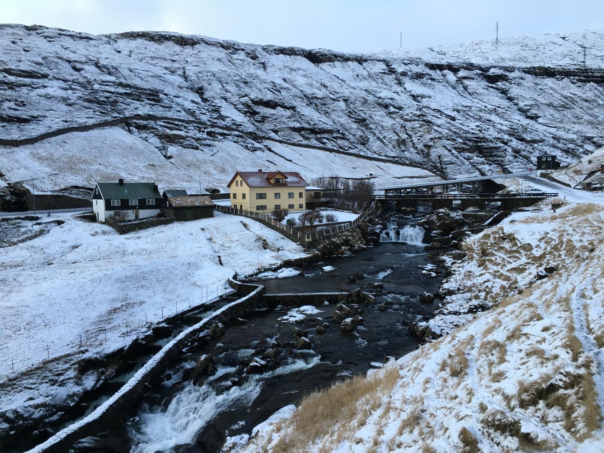 Вилла Idyllic House Near River And Ocean Leynar Экстерьер фото