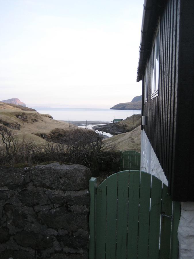 Вилла Idyllic House Near River And Ocean Leynar Экстерьер фото