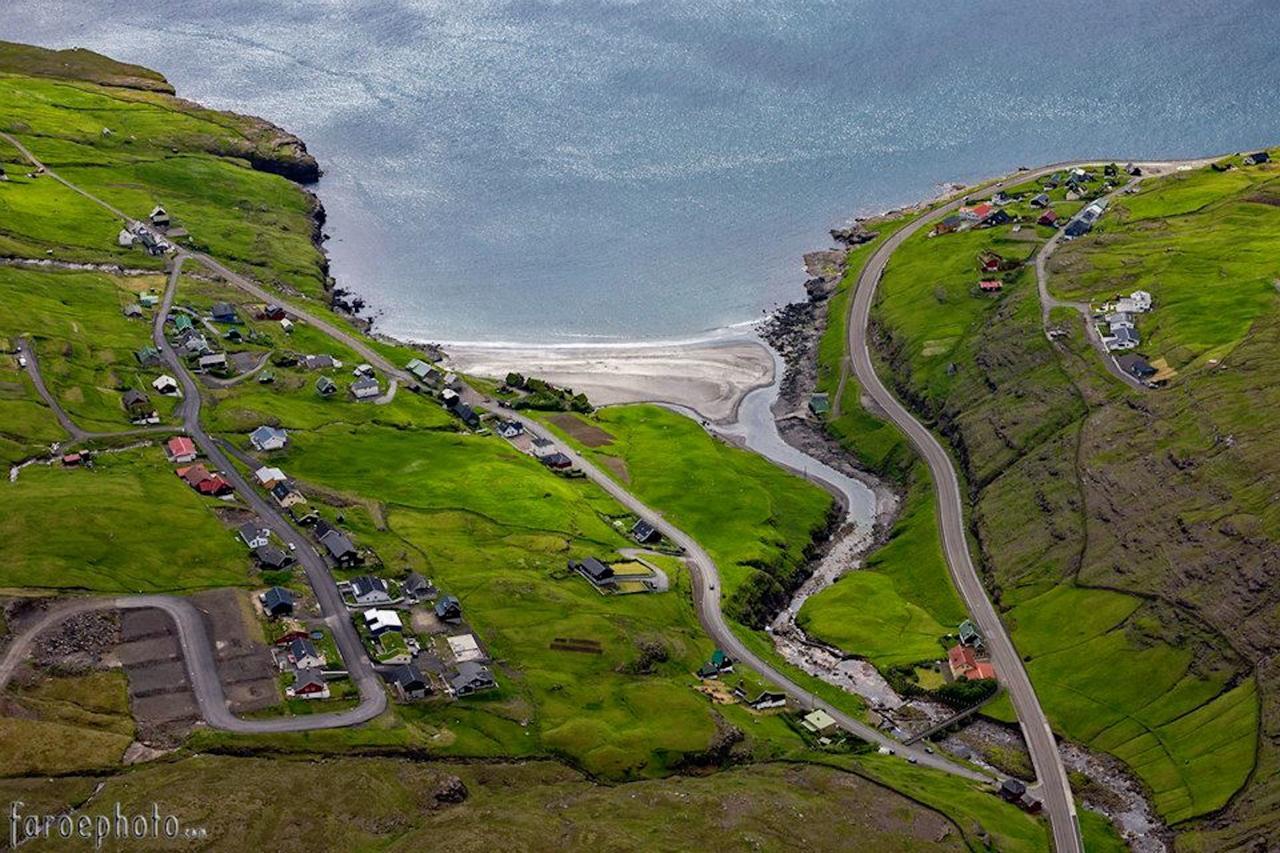 Вилла Idyllic House Near River And Ocean Leynar Экстерьер фото